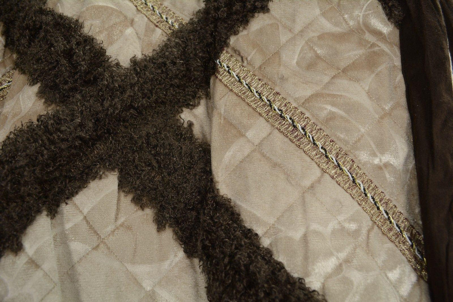 DaDa Bedding Classic Elegant Velvety Ribbons Quilted Coverlet Bedspread Set (YG1024Beige)